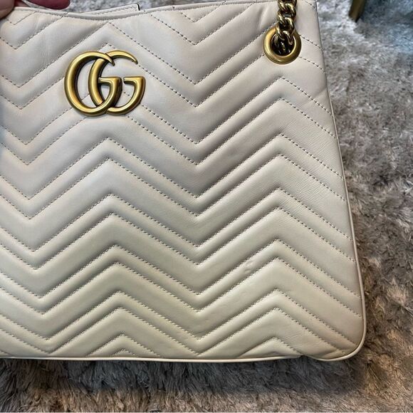 Gucci Marmont Chevron Large Leather Chain Strap Tote Bag in Natural White Ivory - Picture 13 of 17